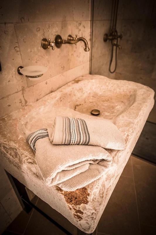Suite La Stalla Ματέρα Εξωτερικό φωτογραφία